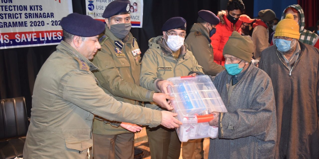 Srinagar police distributes Covid-19 safety kits among poor and needy families