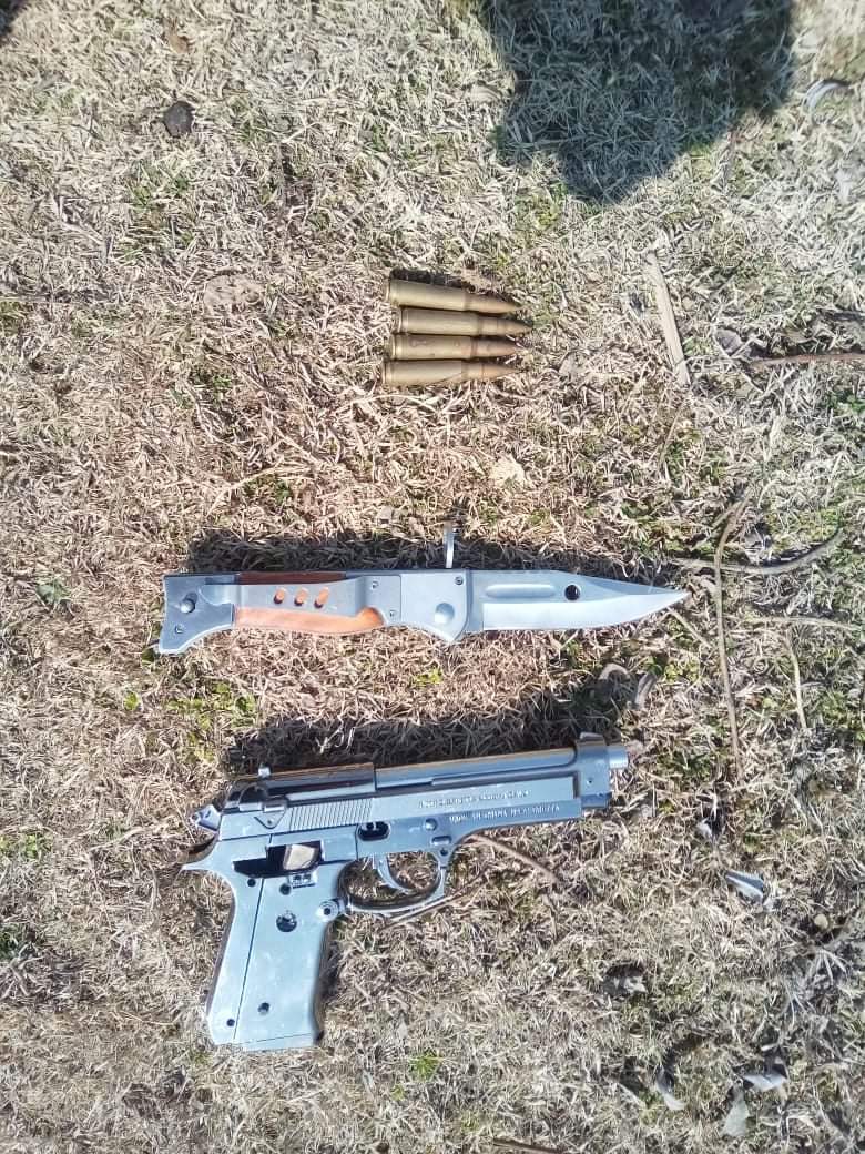 Forces foil extortion bid, arrests assailant along with toy pistol, SLR rounds