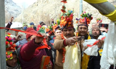 Feroz Khan inaugurates 4G mobile tower at Darchiks