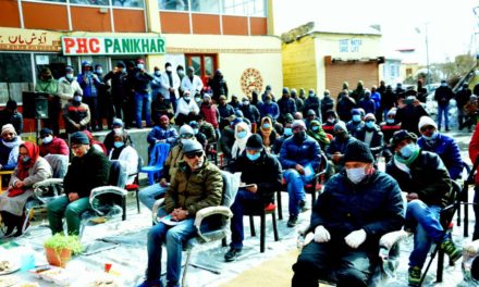 Feroz Khan hands over oxygen concentrators to PRI members at Tai Suru