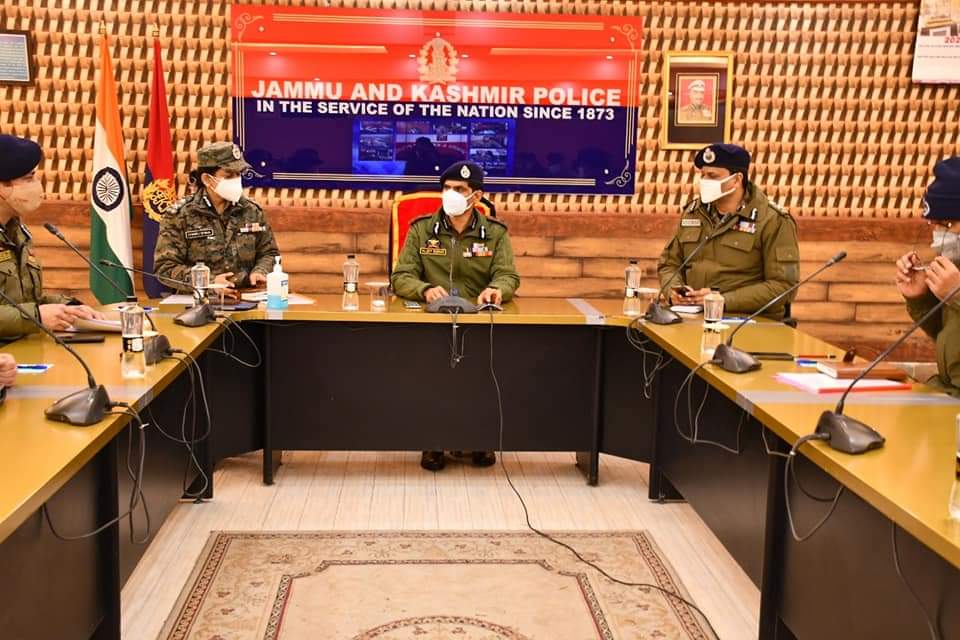 IGP Kashmir chairs Officers meet at PCR Kashmir,Reviews security scenario of Valley