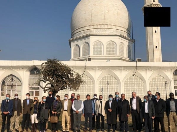 Foreign envoys visit Hazratbal shrine