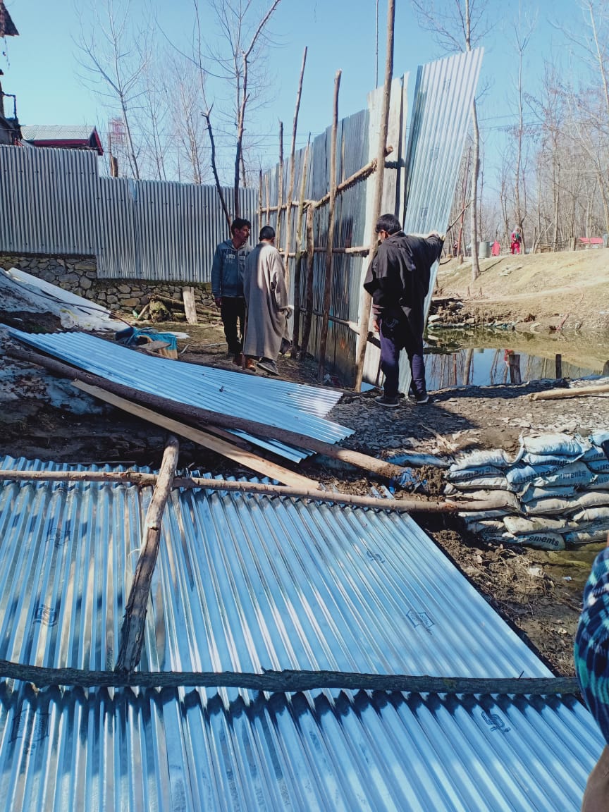 Admin launches anti- Encroachment Drive at Ajas Bandipora; retrieves 04 Kanals of zovgeri Nallah land and demolished tin sheds