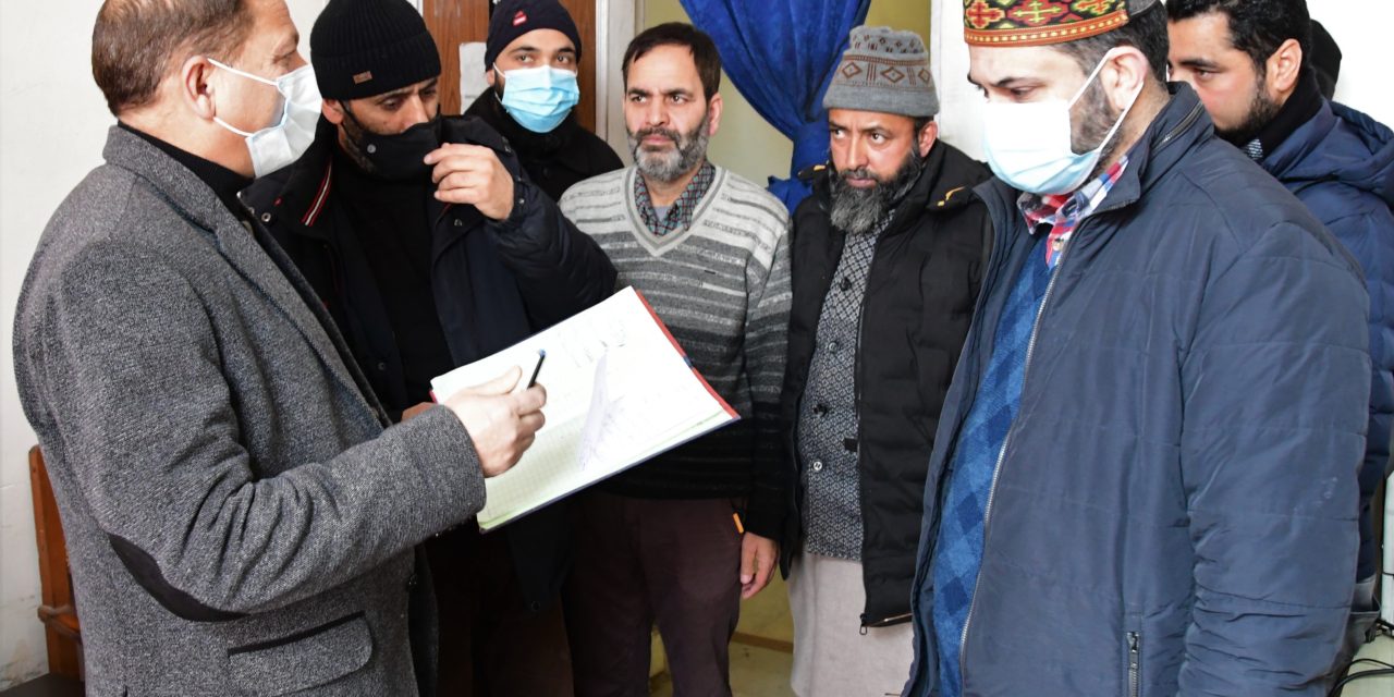 DC Ganderbal conducts surprise inspection of various Govt offices