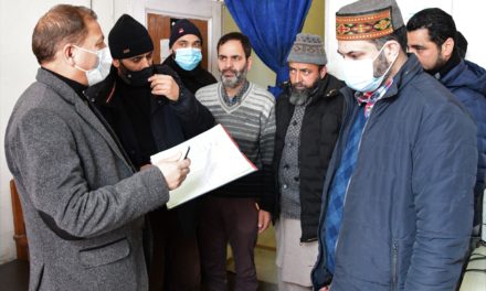 DC Ganderbal conducts surprise inspection of various Govt offices