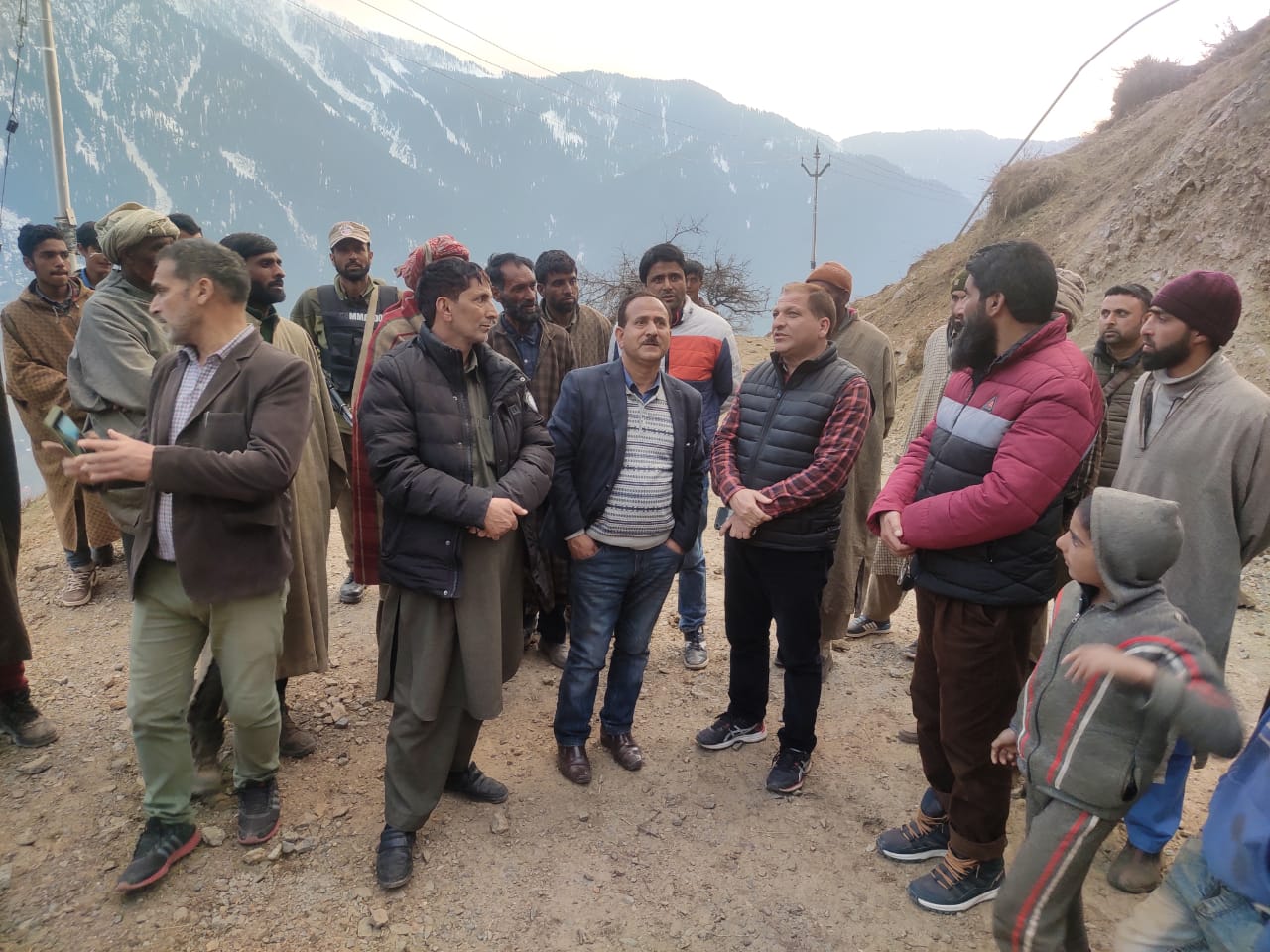 Village Kachpatri gets road connectivity, “DC Ganderbal reviews onspot progress of works on 10 km road stretch
