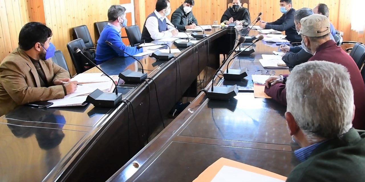 DC Ganderbal discusses progress, action plan for COVID-19 vaccination in district