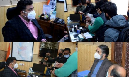 Covid-19: DC Anantnag launches “Chalo Tika Lagwayen” Campaign, appeals eligible people to get vaccinated
