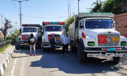 03 persons arrested for illegal mining and transportation of clay in Budgam