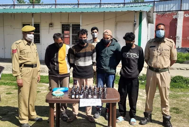 District Police Kulgam arrested Four Drug Peddlers; Contraband Substances recovered
