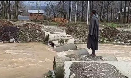 Tral Residents Face Hardships in Absence of Bridge Over Watal Ara Nallah;Ask DC Pulwama for intervention