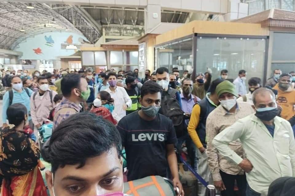 COVID-19 Resurgence: Outbound passengers violate Covid-19 SOPs at Srinagar Airport