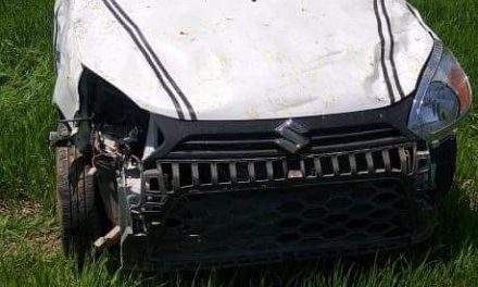 Alto Car turns turtle In Kangan,4 persons injured