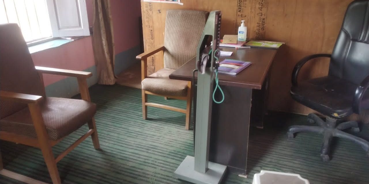 Sweeper & orderly runs hospital in Hajin village as doctors remain off duty