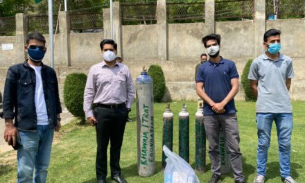 Khwaja Itrat Foundation donates oxygen cylinders, medical equipments to DH Bandipora
