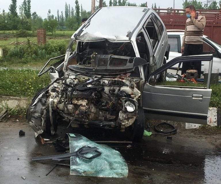 Youth killed, one person injured in accident near Kunzer Baramulla