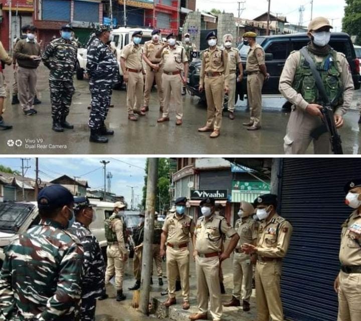 DGP J&K visits South Kashmir’s Anantnag District;Reviews implementation of lockdown, security scenario