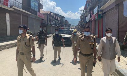 SSP Bandipora visited different places of Bandipora, took stock of Implementation of lockdown & also reviewed following of COVID-19 SOPs/ guidelines.