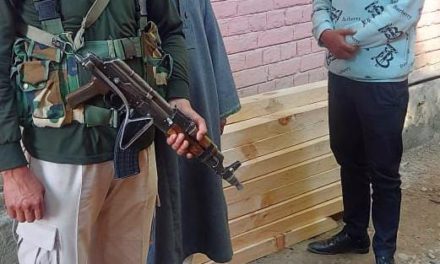Ganderbal Police Arrested another 02 Timber Smugglers in Arhama, illicit timber seized