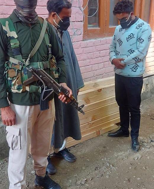 Ganderbal Police Arrested another 02 Timber Smugglers in Arhama, illicit timber seized