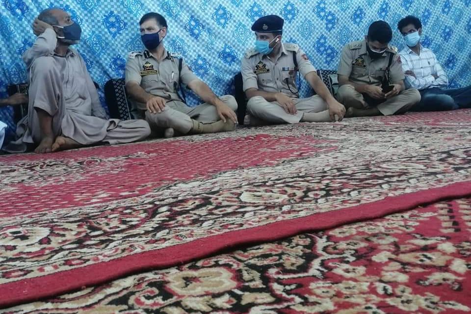 SSP Budgam visits slain cops families of Sopore attack;‘Assures all possible help’