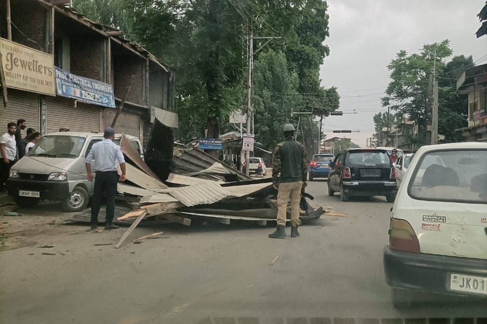Windstorm creates havoc in Kashmir,power supply snapped in several areas
