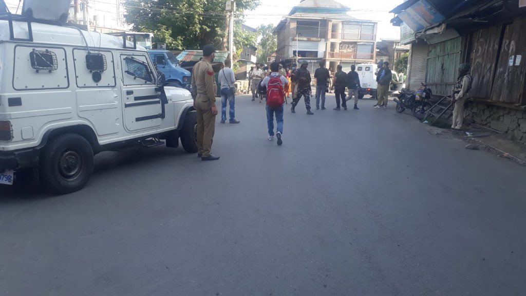 Woman Among 3 Injured In grenade Blast in Barbarshah Srinagar