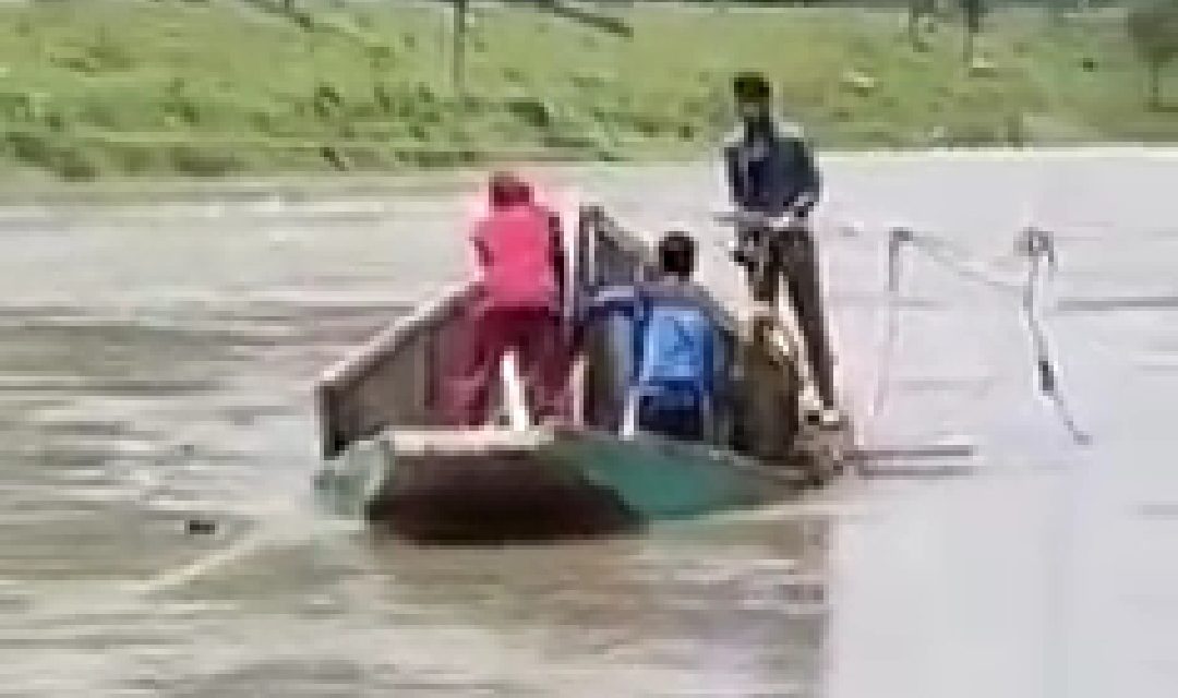 Youth slips into Jhelum while extracting sand in Pulwama, feared dead