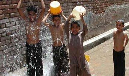 Heat wave continues for 3rd day in Kashmir;Kupwara Records Hottest In Over 12 Years, Light Rains Forecast On Weekend