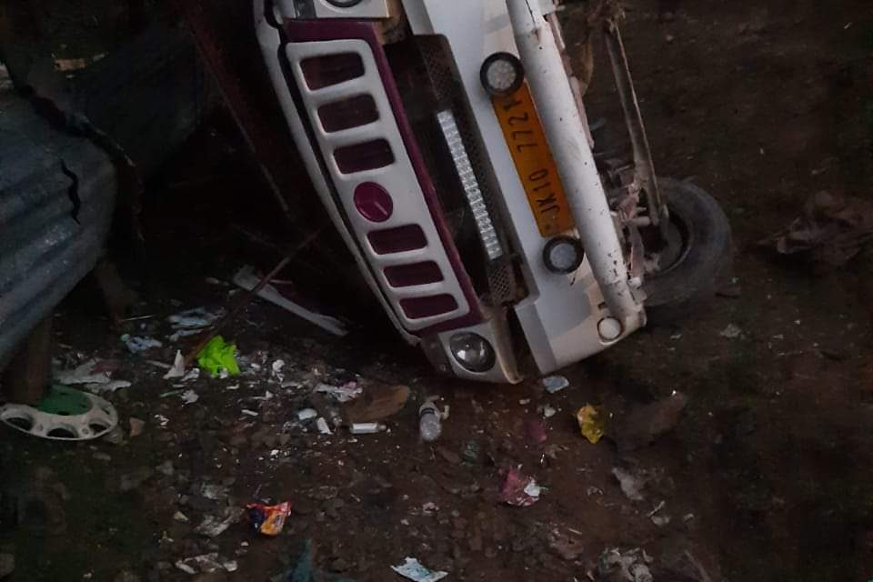 Several passengers injured as Tempo turns turtle in Kangan Ganderbal