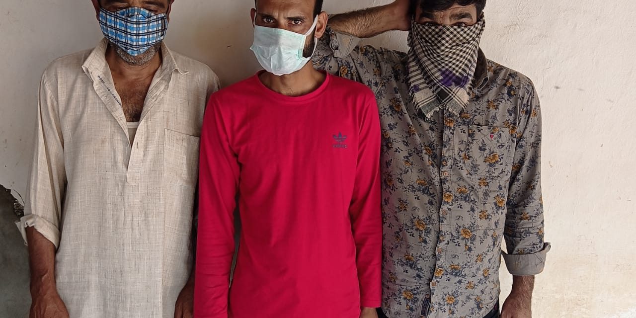 Bandipora Police arrested Gamblers at Markundal Sumbal.Stake money and play cards recovered, FIR registered.