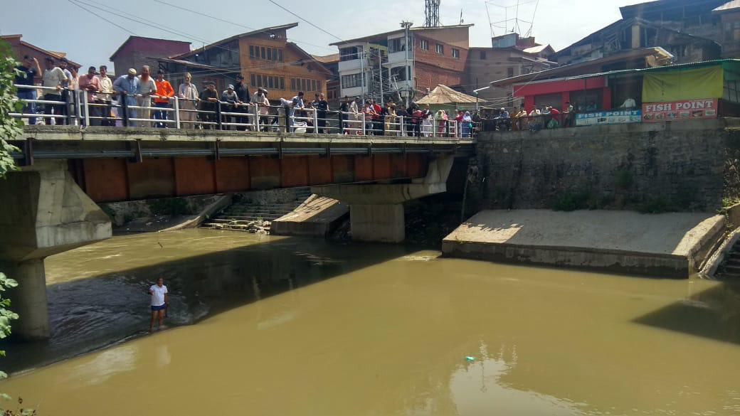 Man drowns in Sondar Koul in Srinagar’s Kani Kadal;Locals say efforts on to trace him