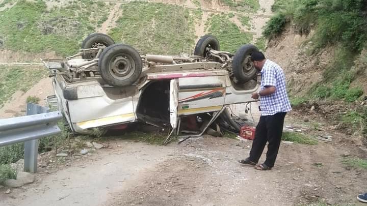 9 injured after passenger vehicle rolls down into gorge in Kupwara
