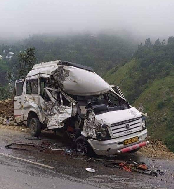 One person killed, 12 labourers from UP injured in truck-tempo collision in Ramban