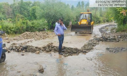 Ganderbal-Kangan road partially restored for traffic