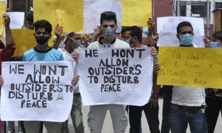 Young people stage protest, seeking closure of liquor shops in Srinagar