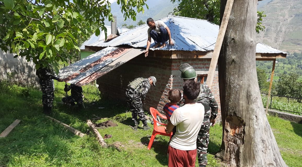 118 BN CRPF Gund continuously extending help to flood victims..