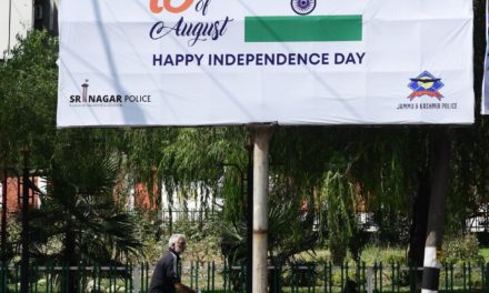 Independence Day: Srinagar Police install hoardings with congratulatory messages