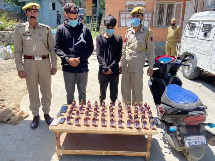 Budgam Police arrested two drug peddlers; Psychotrophic substance recovered.