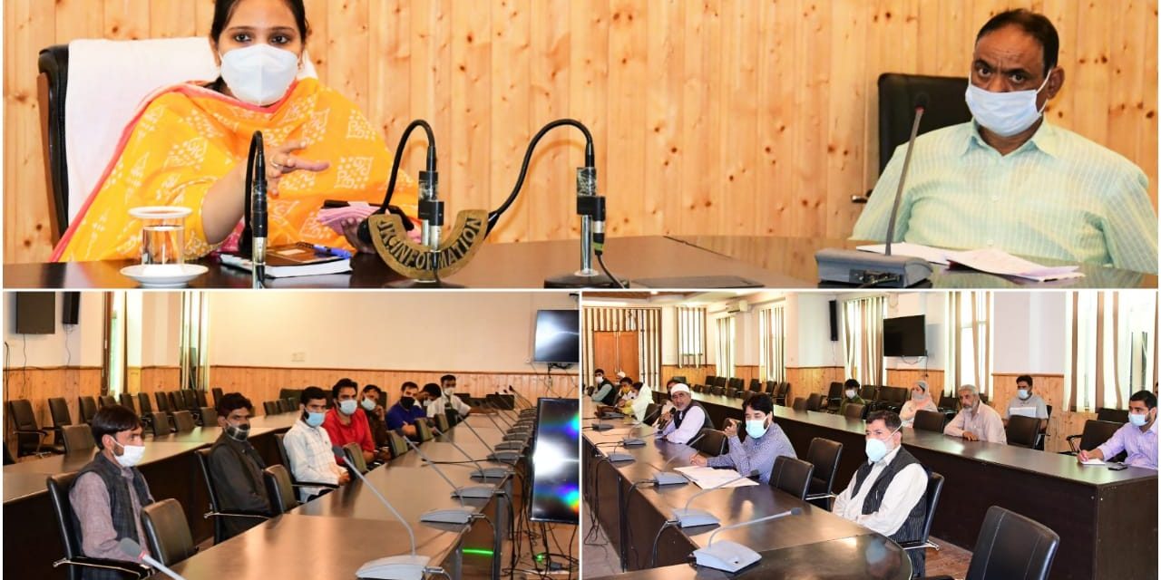 DC Ganderbal presides over Weekly Block Diwas;Listens to issues of PRIs of Kangan, Gund blocks