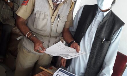 Baramulla Police conduct drive of checking vaccination certificates & CAB