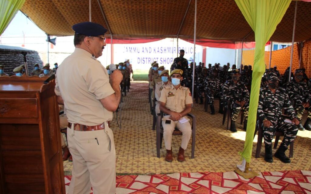 DGP J&K visits Shopian, chairs joint security review meeting, address darbar of Jawans