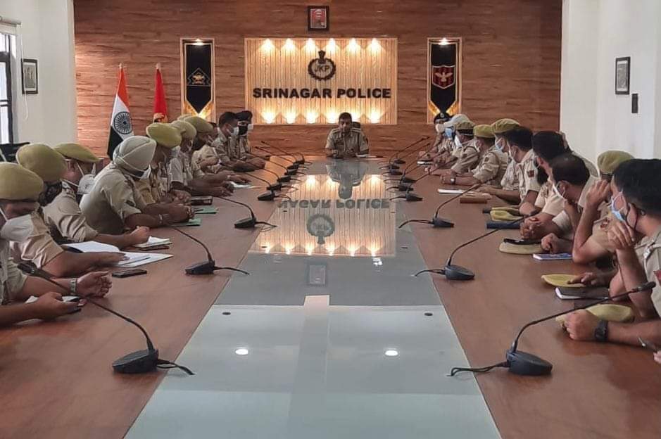 SSP Srinagar directs SHOs to ensure implementation of CAB protocol in Srinagar city