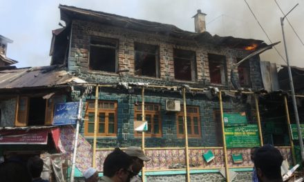 Fire Damages Mosque, Several Other Structures in Akalmir Khanyar;2 Fire Squad Personnel Sustain Minor Injuries