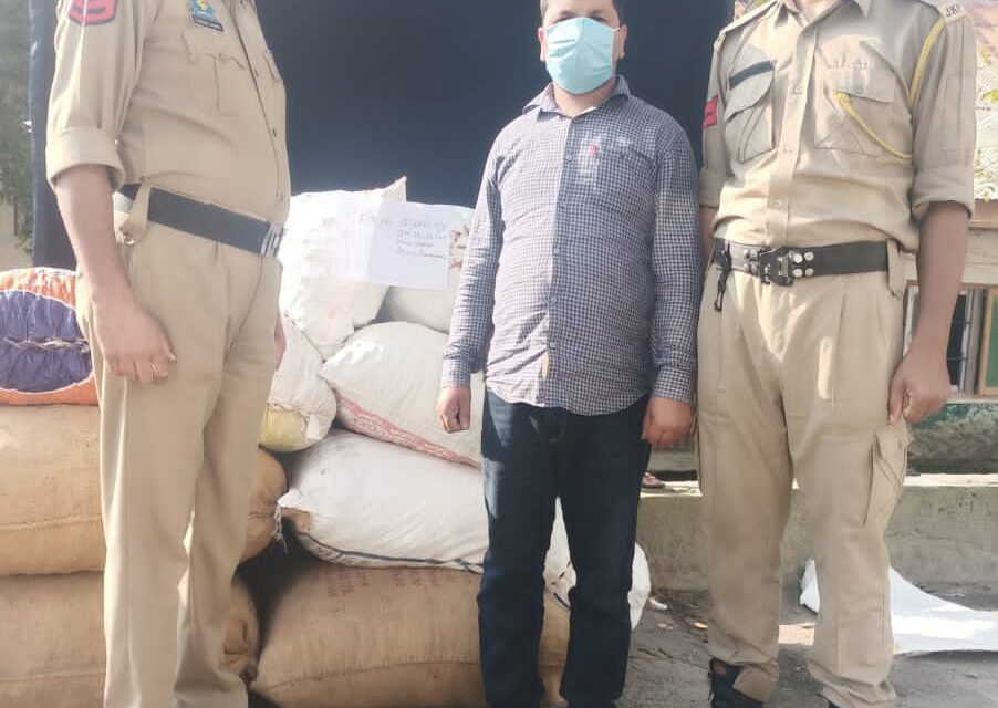 Ganderbal Police Foils Smuggling Bid Of Forest Produce;one arrested,vehicle seized