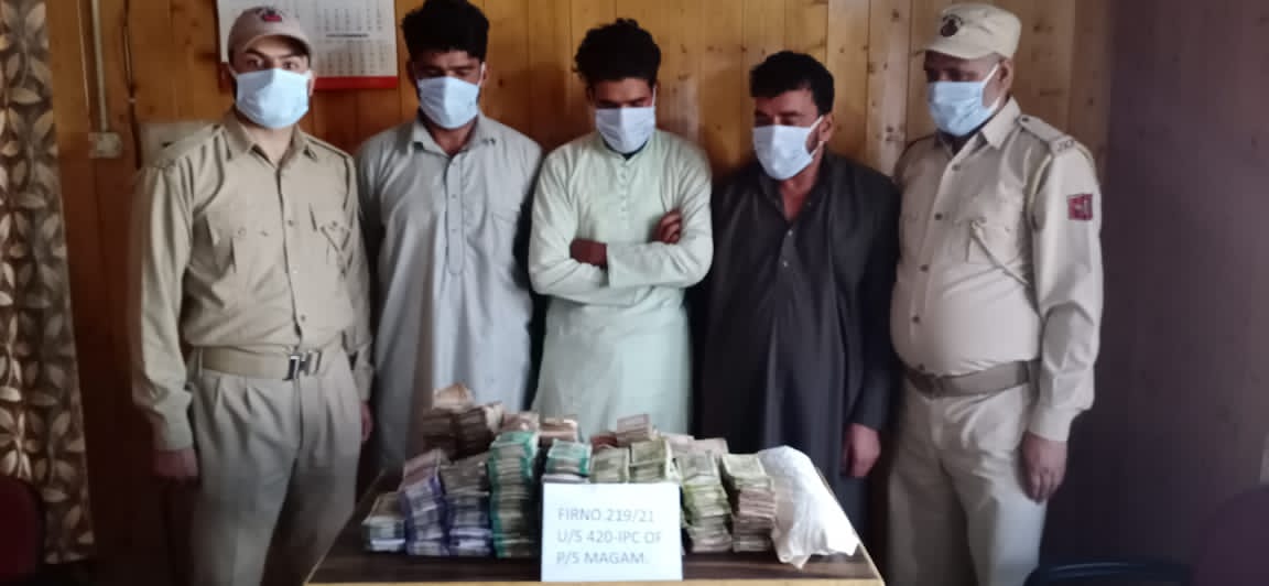 3 Persons Held For Selling “Trath Gola” To Ganderbal Man At Rs 4 Lakh