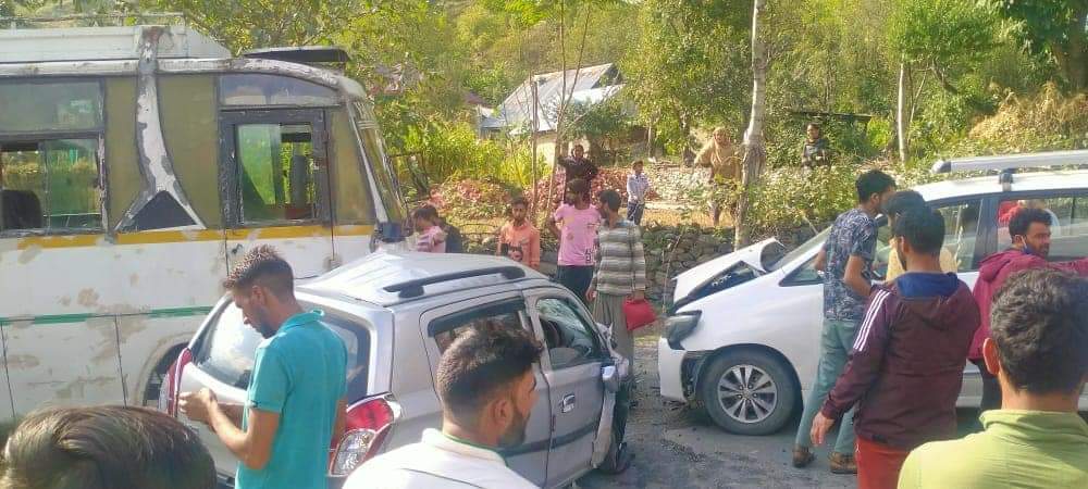 6 injured in car collision in Kulan Gund