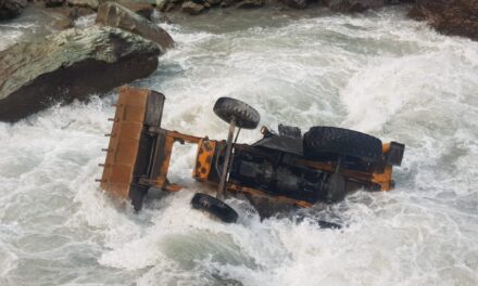 JCB Operator injured, Conductor missing after JCB rolled down into Nallah Sindh near Hung Sonamarg