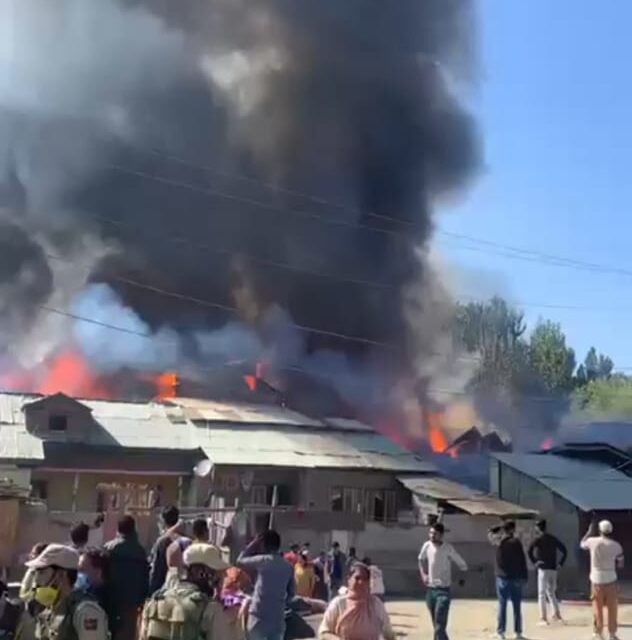 Massive Blaze Breaks Out in Srinagar’s Parimpora Locality