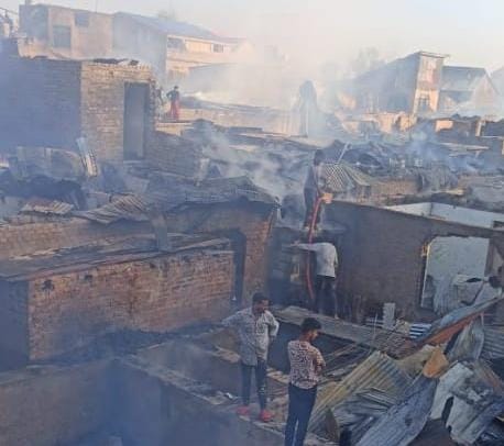 DC Srinagar sanctions ex-gratia relief of Rs 39.26 Lakh to fire victims of Barthana, Parimpora